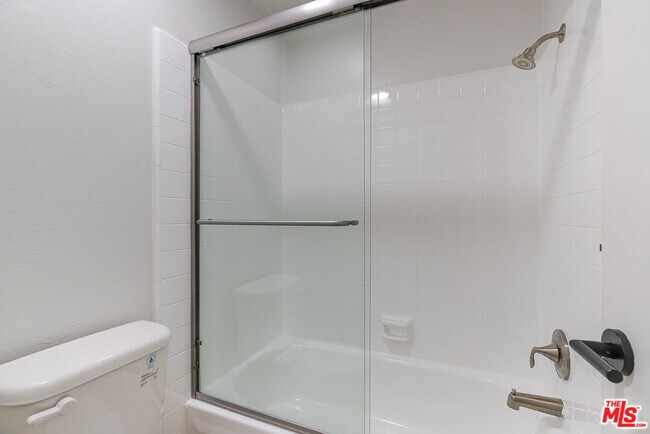 Building Photo - 1352 S Carmelina Ave