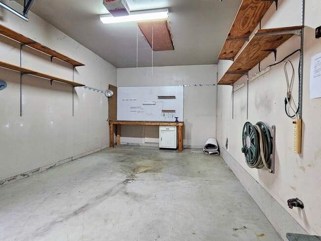 Building Photo - 88 Robinhill Dr