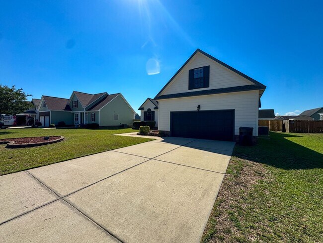 Building Photo - Lovely 4 Bed 2 Bath Home in Hope Mills