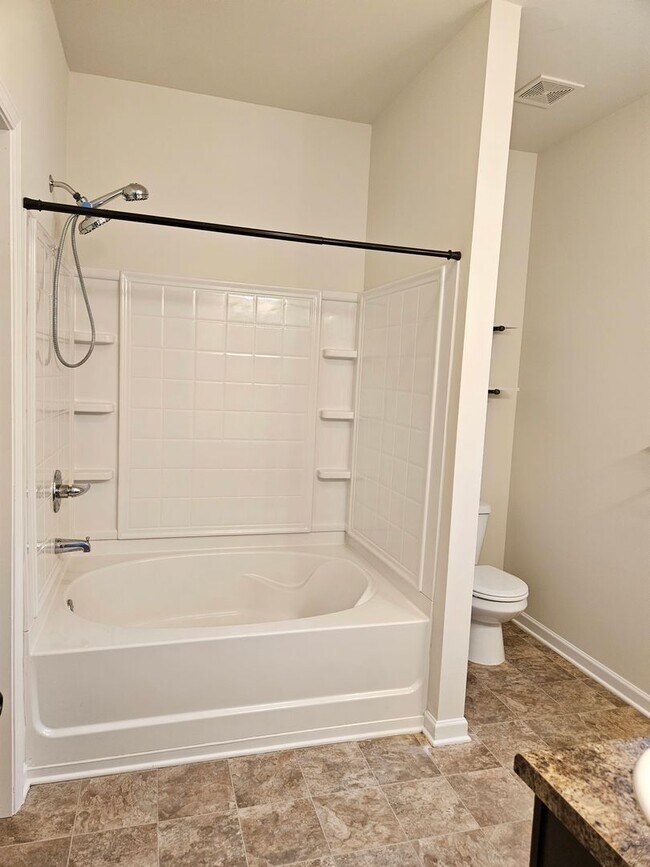 Building Photo - 649 Oakside Pl