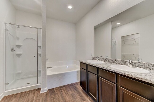 Building Photo - 10902 Chatham Ct