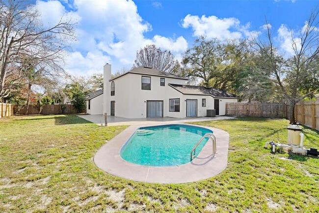 Building Photo - Beautifully Renovated 4/2.5 Pool Home with...