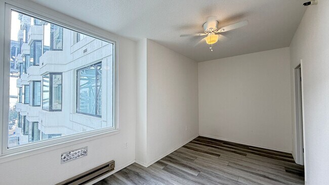 Building Photo - The BAYCREST: Updated 1BR/1BA + Parking!  *AMSI*