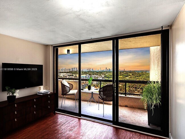 Building Photo - 2555 Collins Ave