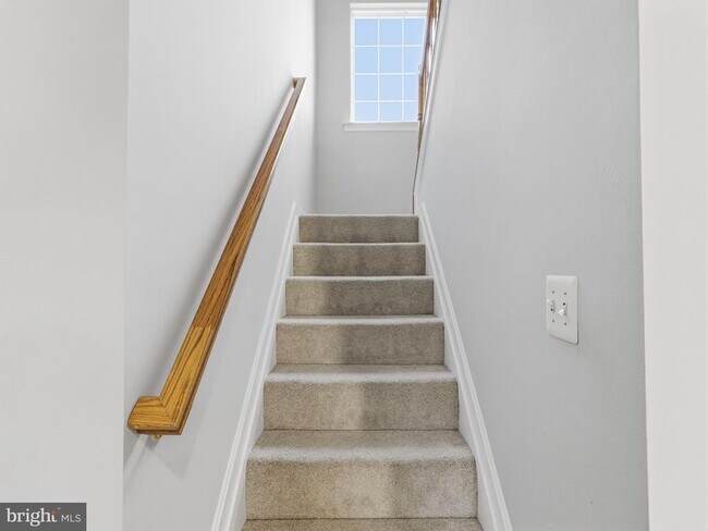Building Photo - 45370 Barefoot Dr