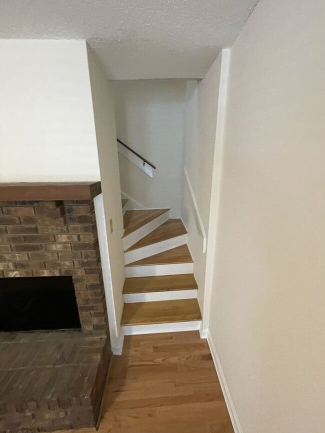 Building Photo - Townhome For Rent