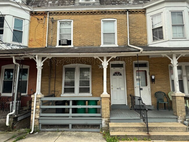 Building Photo - 654.5 Columbia Ave
