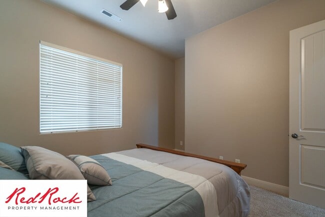 Building Photo - Minimally Furnished home in Little Valley!