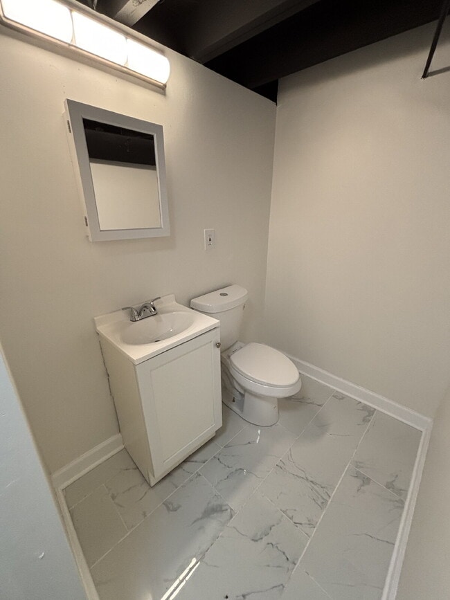 Building Photo - Charming 4-Bed Home in Tarrytown!