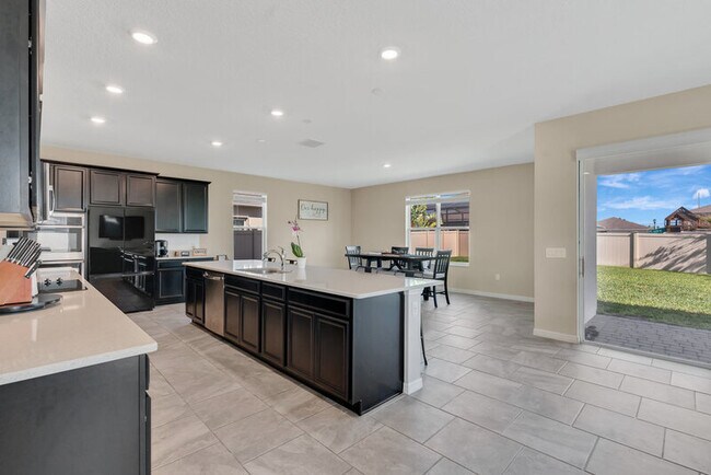 Building Photo - 4894 Knoll Ln