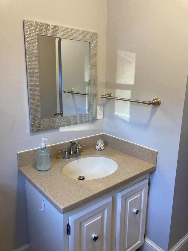 Building Photo - 20 Mary St