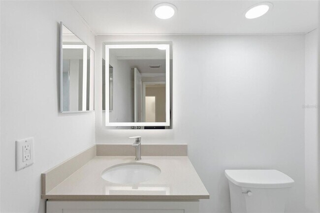 Building Photo - 4775 Cove Cir