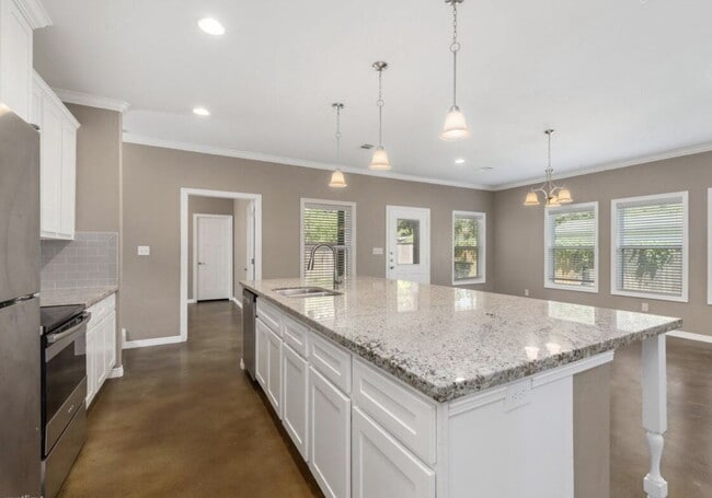 Building Photo - 3209 Link St