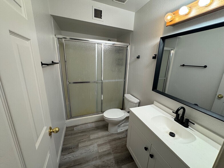 Building Photo - 3309 W Echo Ln