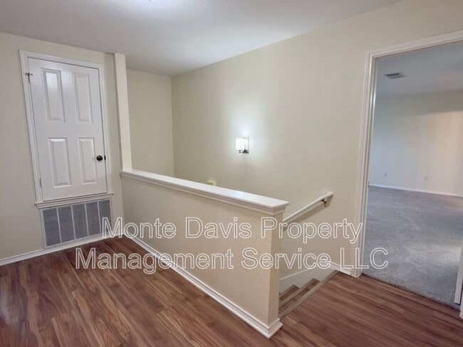 Building Photo - 1206 Devil Ridge