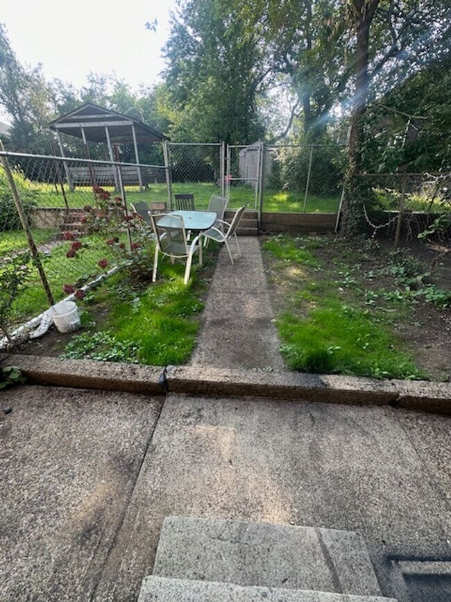 Building Photo - 4 Bed, 2 Bath in Oakland- Available Aug 1- Pitt Off Campus Housing