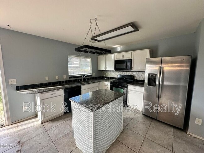 Building Photo - 502 Kerriann Ln