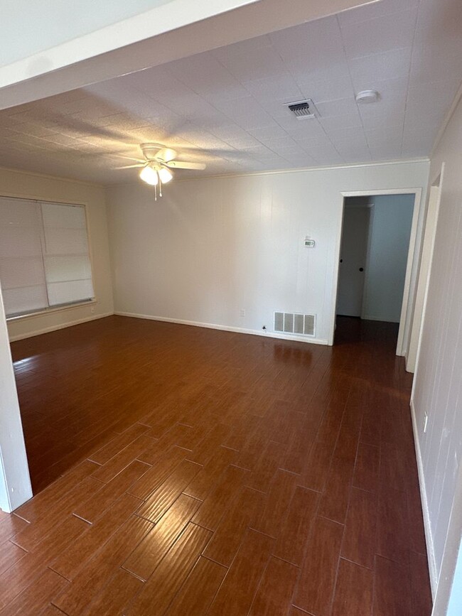 Building Photo - ~ 3/2/1 For Rent in Midtown Tyler ~