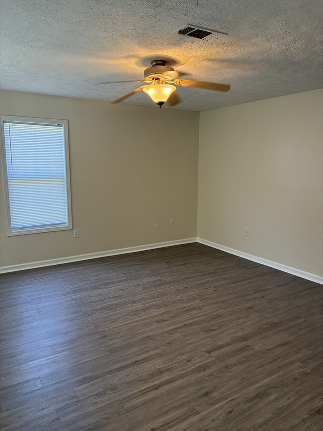 Building Photo - 6148 W Forrest St