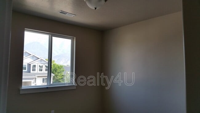 Building Photo - 34 E 300 N