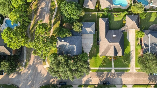 Building Photo - 15603 Twisting Springs Dr