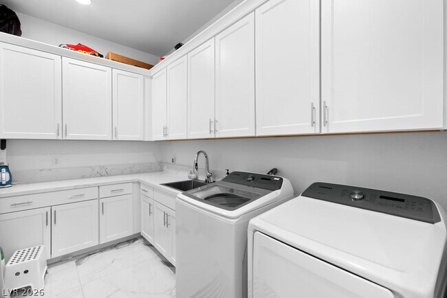 Building Photo - 4315 N Dapple Gray Rd