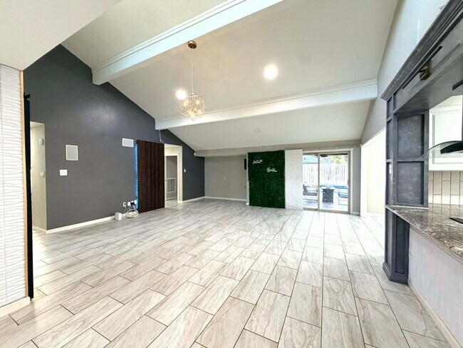 Building Photo - 6610 Campden Dr