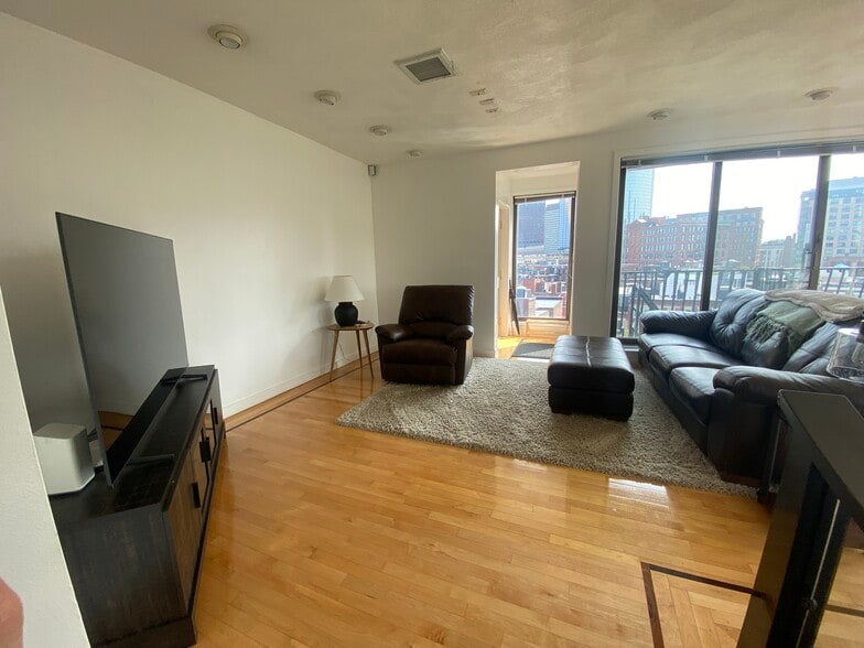 Building Photo - 21 Snow Hill St