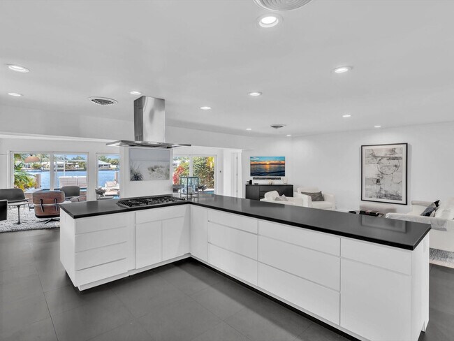 Building Photo - 1640 NE 43rd St