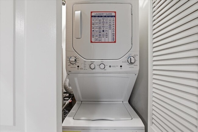 Building Photo - 2140 N Winchester Ave