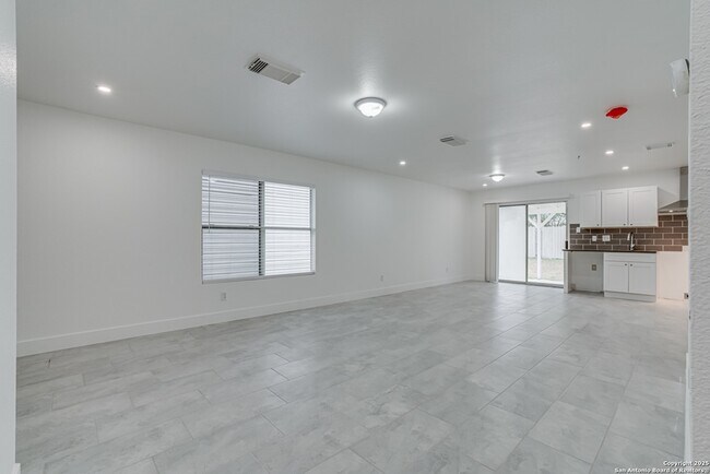 Building Photo - 9958 Panther Bay