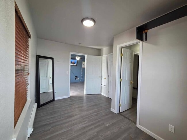 Building Photo - Charming 2 Bedroom With Valley View!