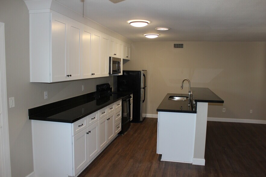 Kitchen - 819 E Fountain St