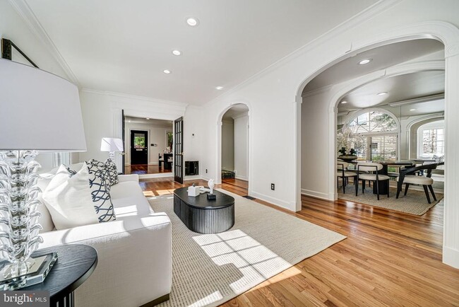 Building Photo - 4817 Chevy Chase Blvd