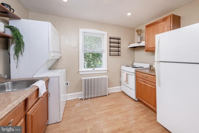 Building Photo - 674 JOHNSON
