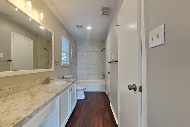 Building Photo - 19538 Shady Bank Dr