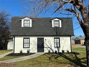 Building Photo - 10 Hawk Rd NW