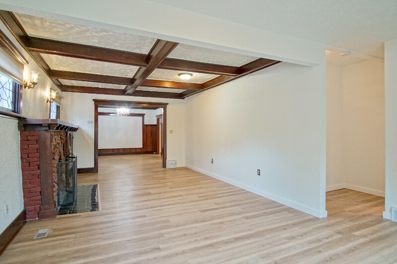 Building Photo - 1520 W Tenth Ave