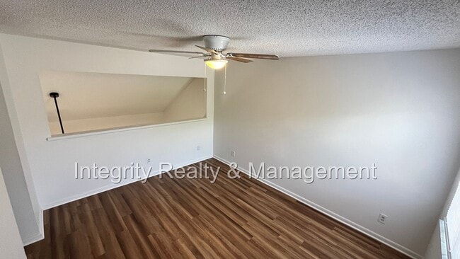Building Photo - Cozy 2 bed / 2 bath townhome in the heart of Jacksonville
