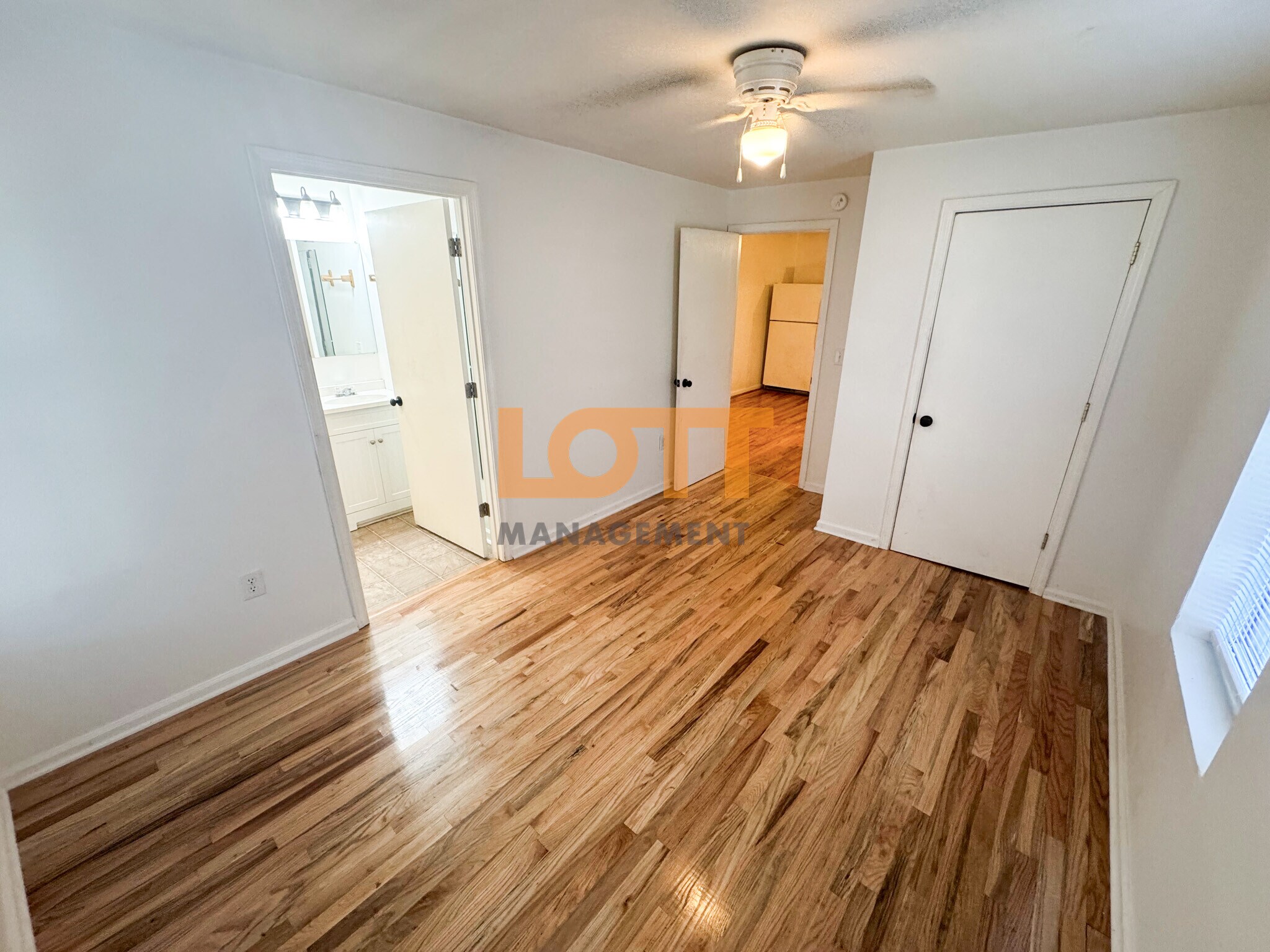 Building Photo - 16 Highlawn Ave