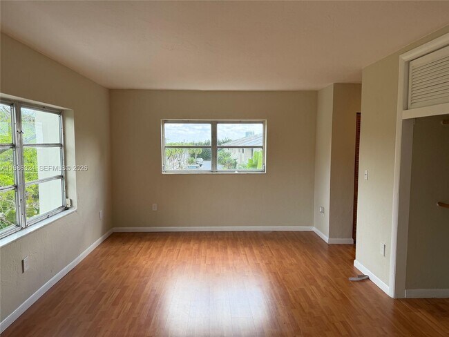 Building Photo - 2640 NE 135th St