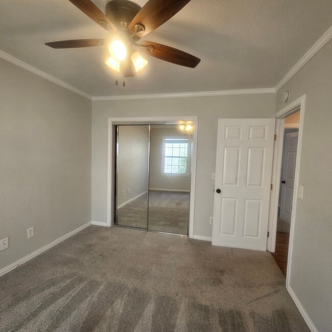 Building Photo - 307 N Bradley St