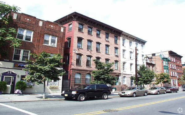 Building Photo - 595 Jersey Ave