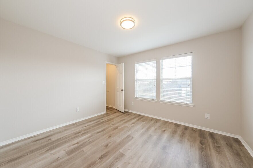Building Photo - 603 Irvin Dr
