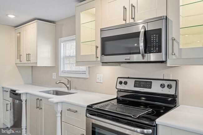 Building Photo - 2730 Old Cedar Grove Rd