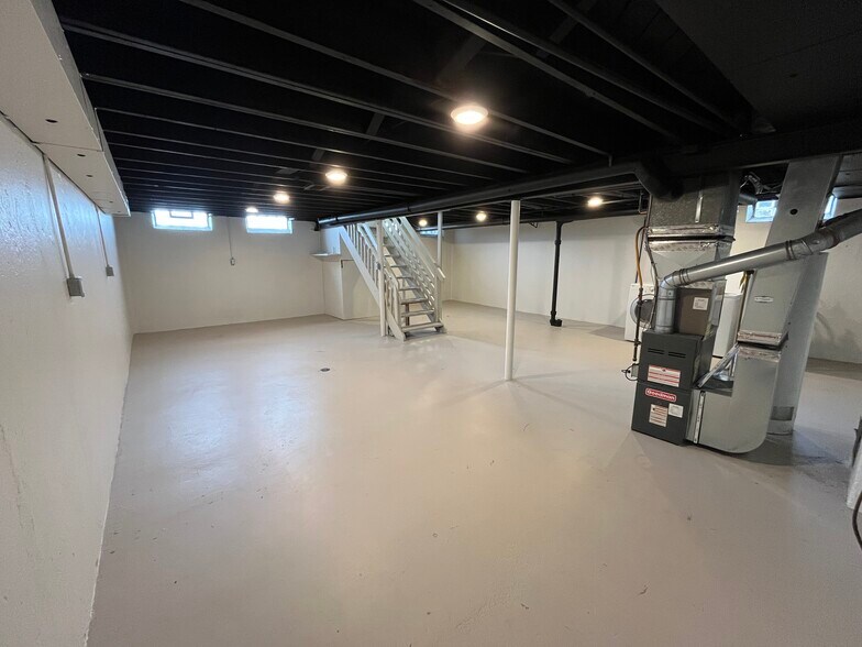 Building Photo - 9928 Shadyside St