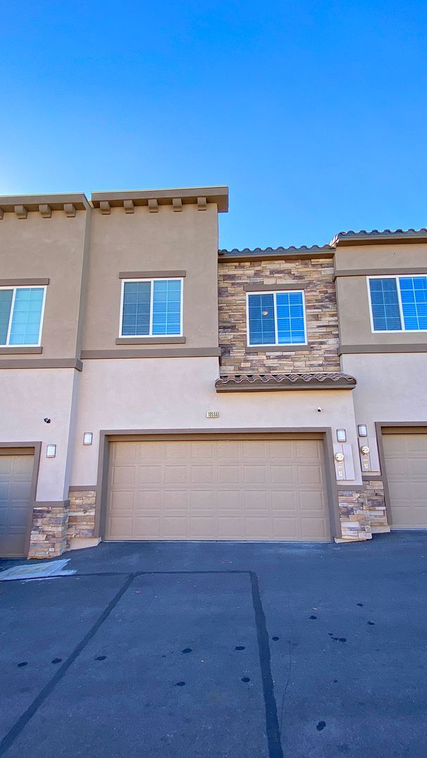 Building Photo - Spectacular 3 Bedroom Townhouse in Gate Community Near Sky Canyon and Centennial! Strip Views!