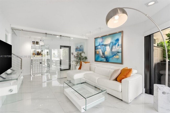 Building Photo - 3560 W Fairview St