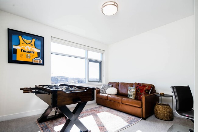 Building Photo - Gorgeous 2 bed, 3 bath Condo w/ 2 Car Gara...