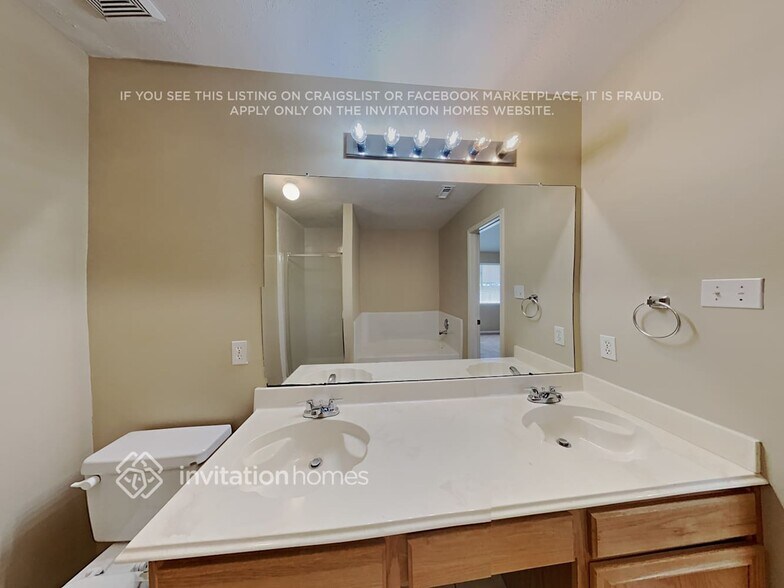 Building Photo - 18203 Gravenhurst Ln